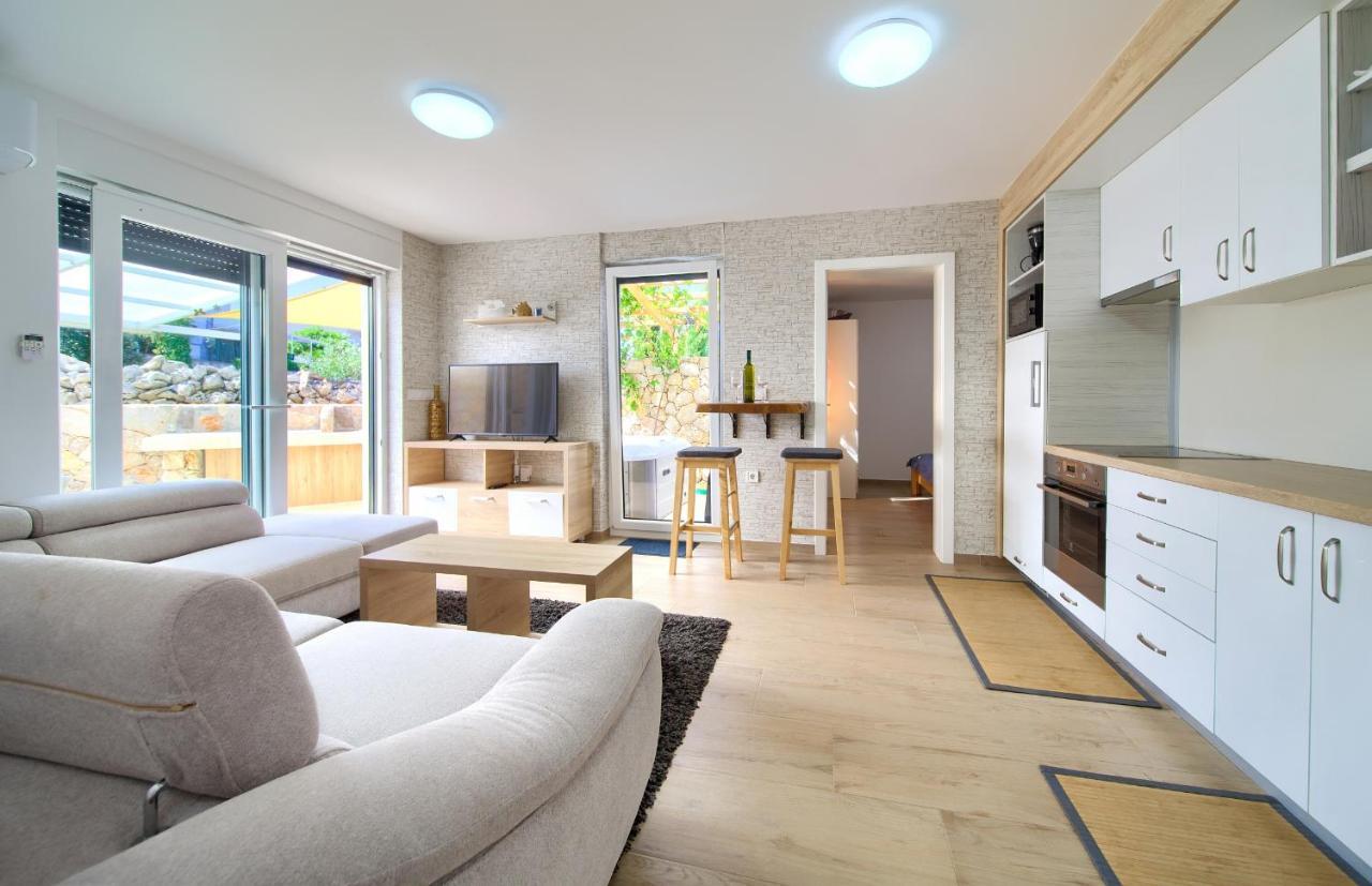 Apartments Nadica Deluxe Malinska Zewnętrze zdjęcie